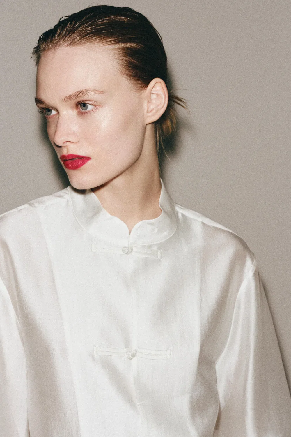 Атласная рубашка из коллекции ZW с застежкой в виде лягушки ZARA, White — фото 2