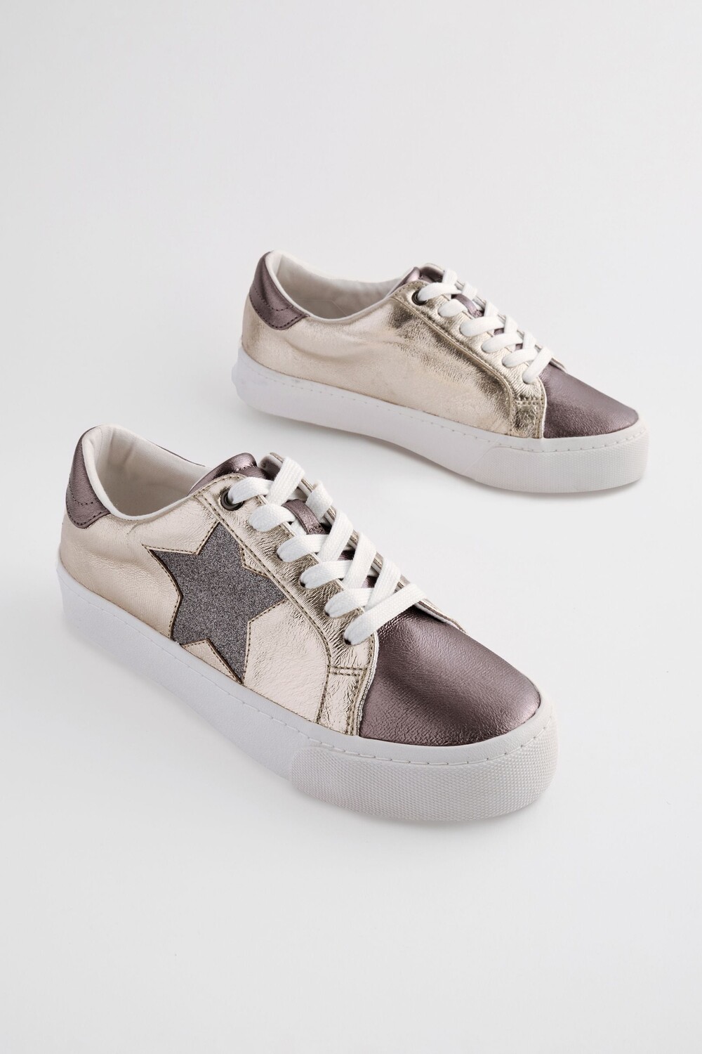 

Спортивные кроссовки Forever Comfort на шнуровке на толстой подошве и со звездным узором Next, серебряный, Серый, Спортивные кроссовки Forever Comfort на шнуровке на толстой подошве и со звездным узором Next, серебряный