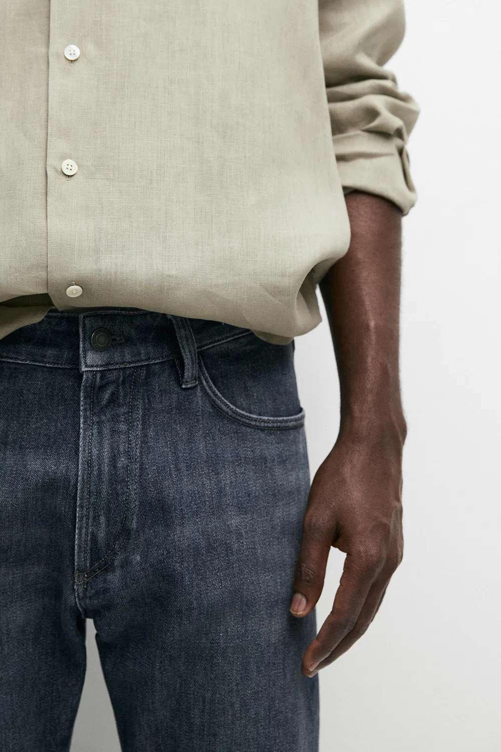 Джинсы Massimo Dutti Enzymatic Tapered Fit, глубокий синий — фото 4