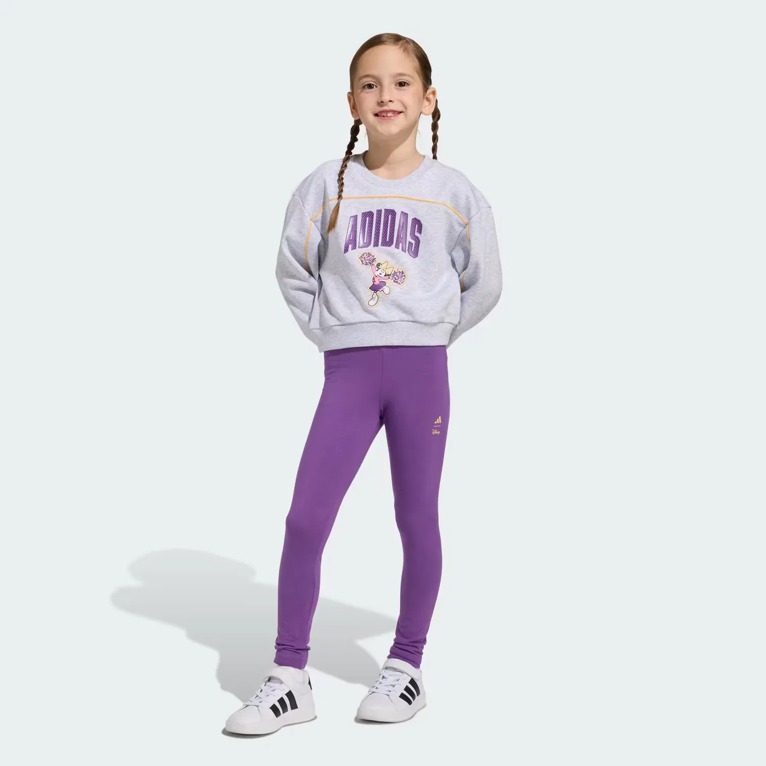 Детский костюм-джоггер с принтом Minnie Mouse из топа и штанов, Adidas Sportswear, светло-серый меланж