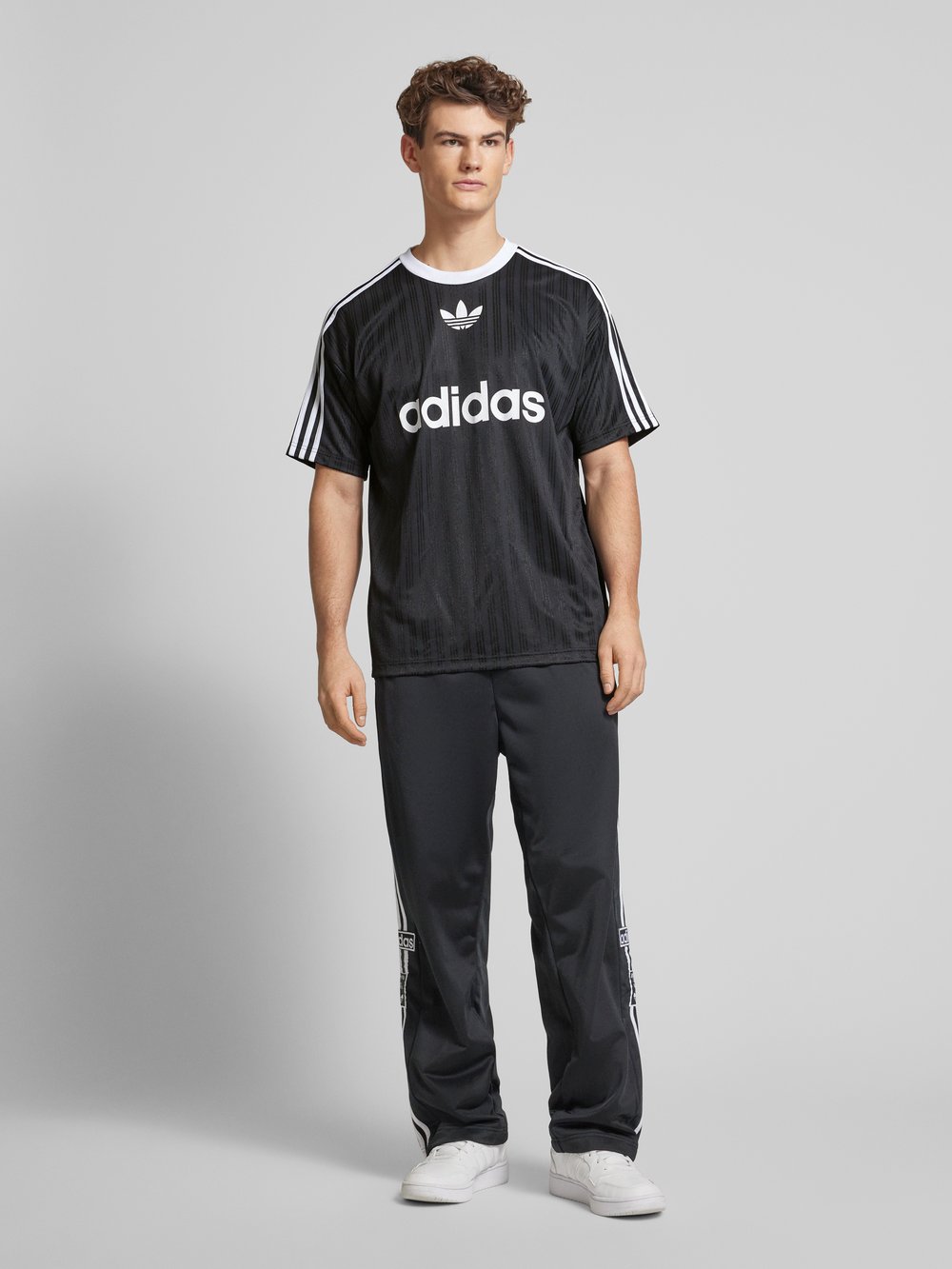 

Футболка с ребристым круглым вырезом adidas Originals, черный
