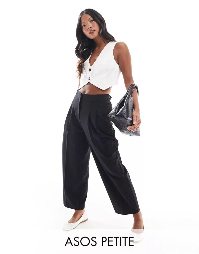 

Черные строгие брюки с изогнутыми брючинами ASOS Petite
