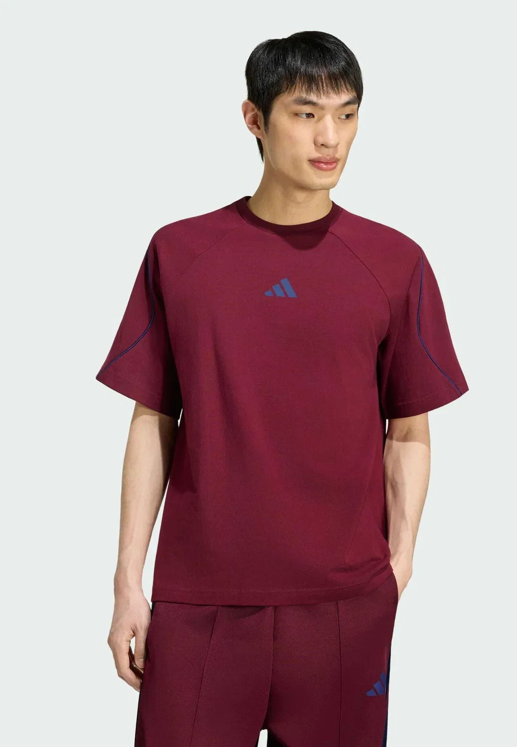 Футболка размера M, стадионная футболка - базовая футболка Adidas Performance, Maroon