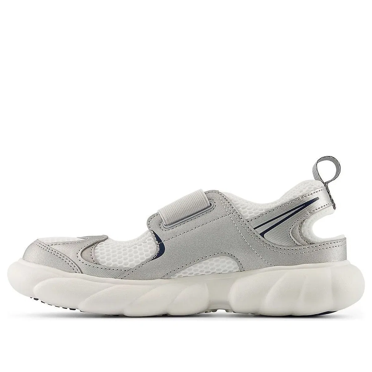 Детские кроссовки с закрытой пяткой и липучкой New Balance 230, серебристый