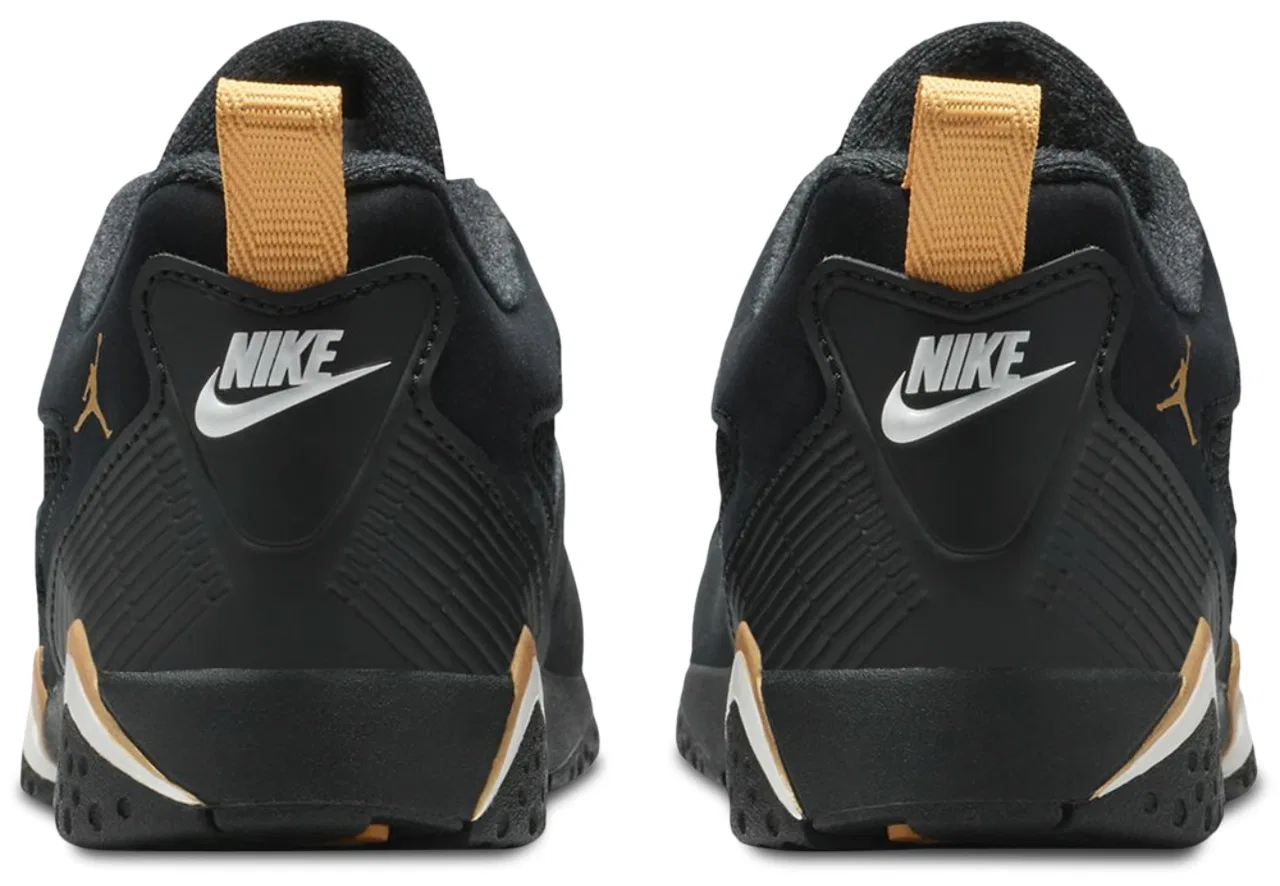 Баскетбольные кроссовки для мальчиков Jordan AJ 7 RM, цвет Black/Metallic Gold/Sail — фото 3
