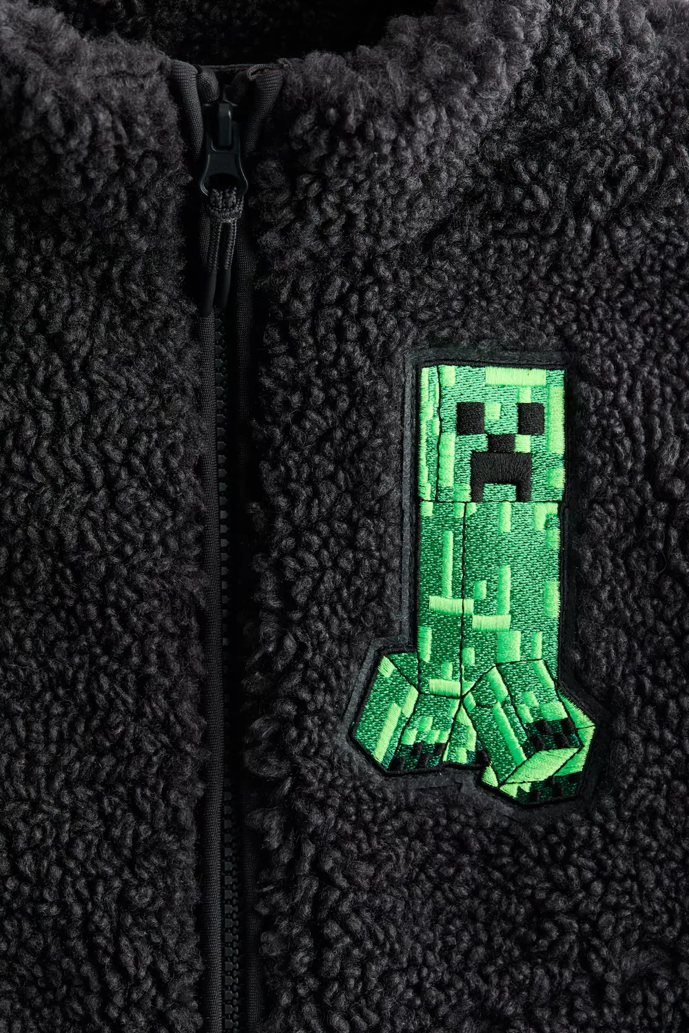 Жилет из плюшевого флиса с декоративным рисунком H&M, Schwarz/Minecraft — фото 2