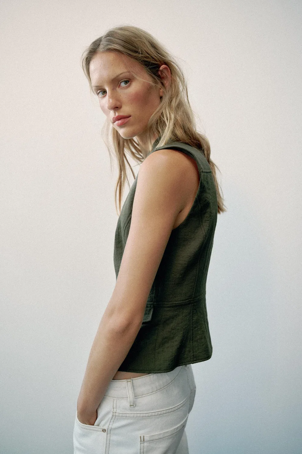 Жилет с застежкой-молнией и креплением типа "лягушка". ZARA, Dark khaki — фото 4
