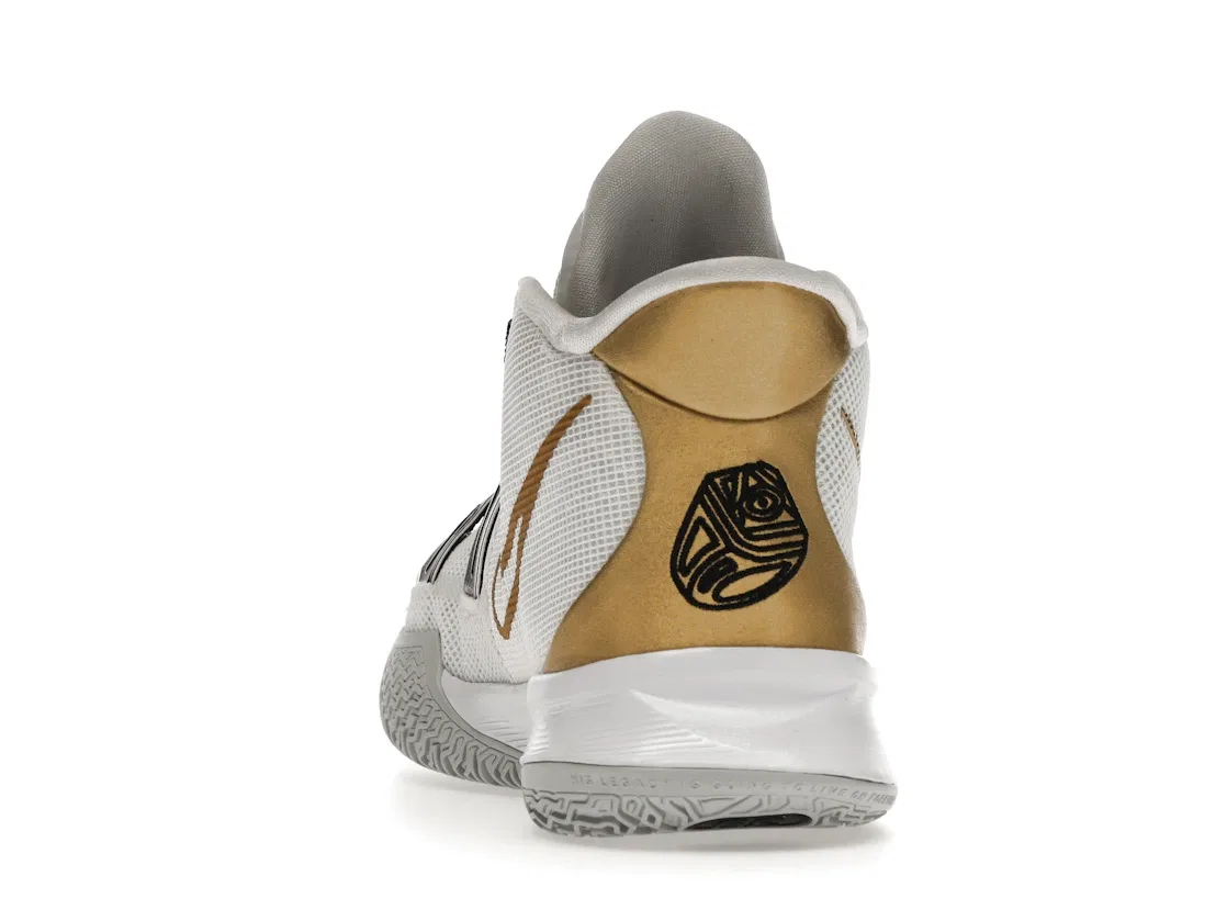 Детские кроссовки для мальчиков баскетбольные Nike Kyrie 7 Nike, White/Black/Grey Fog/Metallic Gold — фото 4