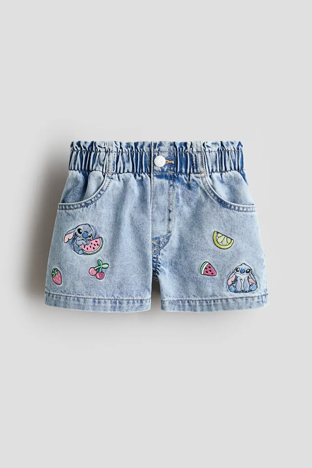 Свободные джинсовые шорты H&M, Helles Denimblau/Lilo & Stitch — фото 4