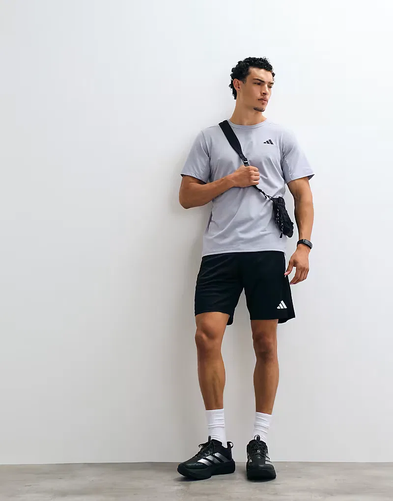 Футболка Adidas Training Essentials D4T серого — фото 2
