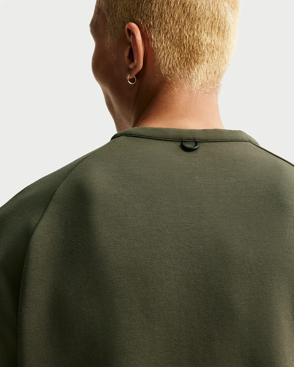 Мужская футболка Nike 24.7 ImpossiblySoft Dri-FIT Crew, Cargo Khaki/Sequoia — фото 2