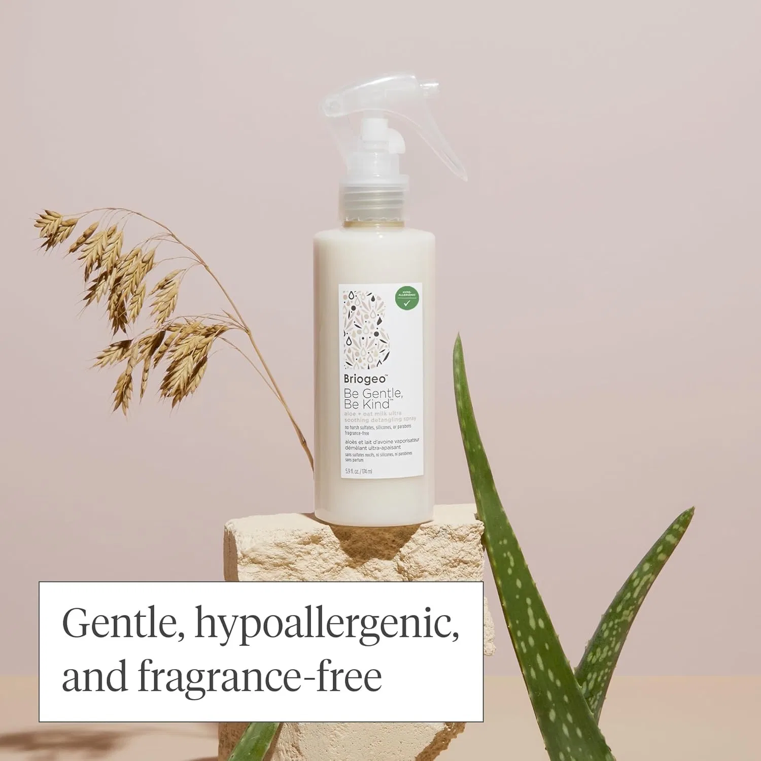 Гипоаллергенный несмываемый спрей «Be Gentle, Be Kind Aloe + Oat Milk Ultra Soothing Detangling Spray» от Briogeo Briogeo — фото 3