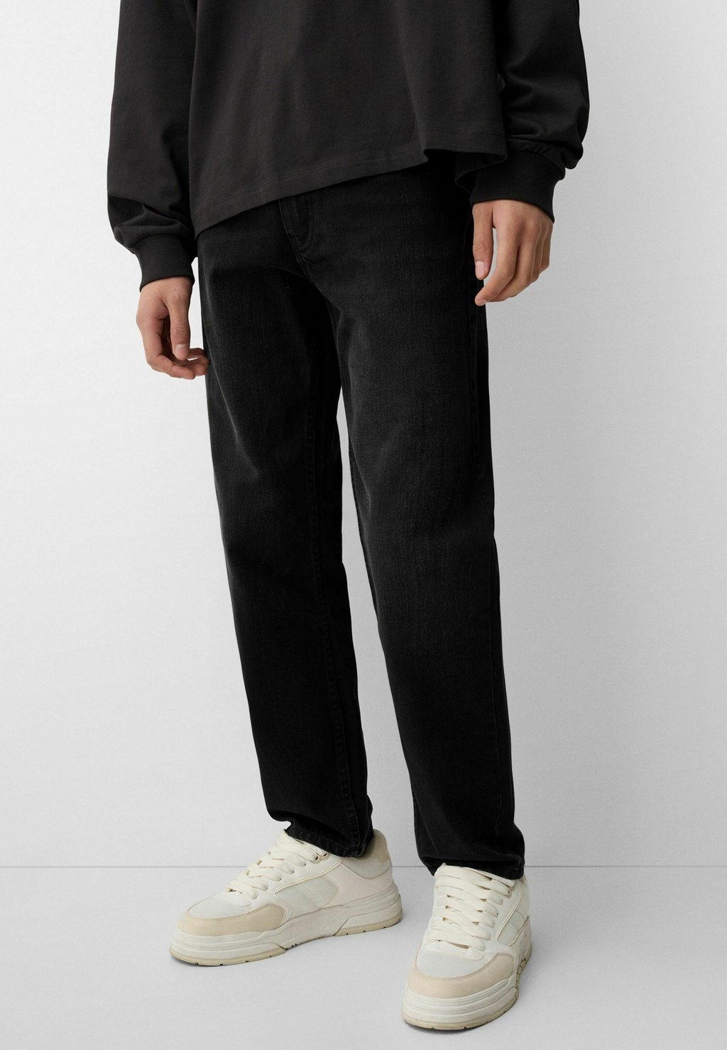 

Зауженные джинсы Bershka, черный