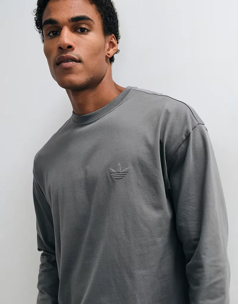Футболка Adidas Originals с длинными рукавами и вышивкой на спине, серый — фото 3
