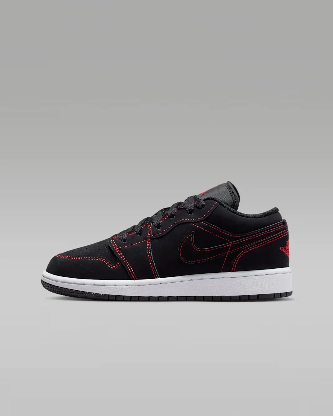 Кроссовки подростковые Nike Air Jordan 1 Low, черный/красный