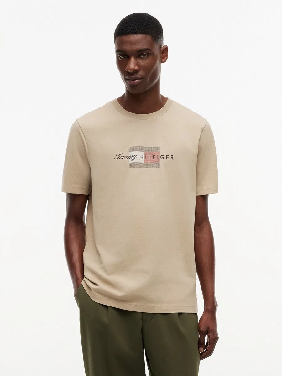 Футболка TOMMY HILFIGER с изображением флага, бежевого цвета — фото 2