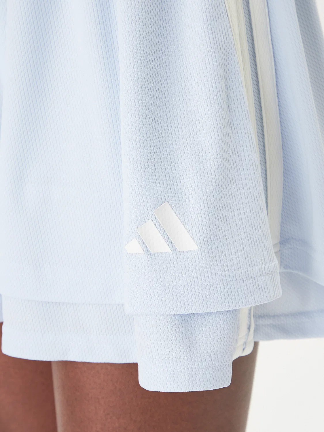 Женская мини-юбка небесно-голубого цвета стандартного кроя House Of Tiro Adidas, голубой — фото 4