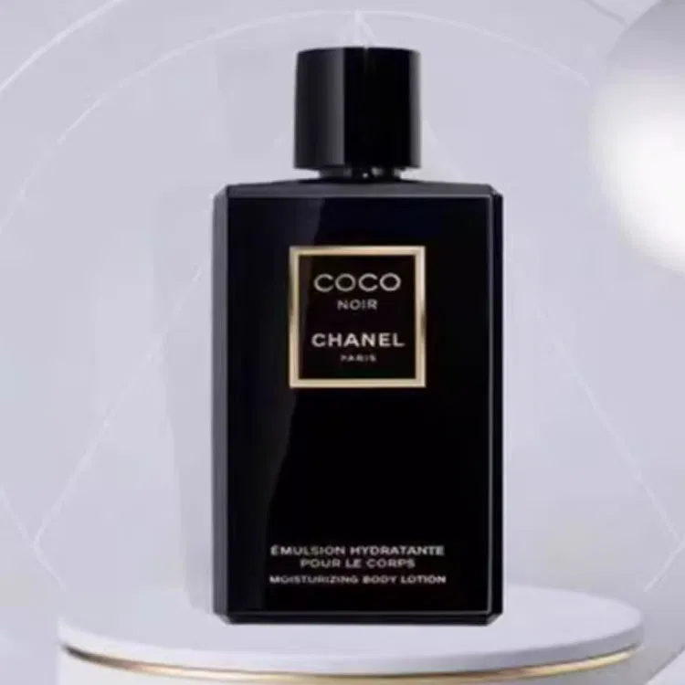 Женское увлажняющее лосьон для тела CHANEL Miss Cocoa Black, 200 мл, Black — фото 4