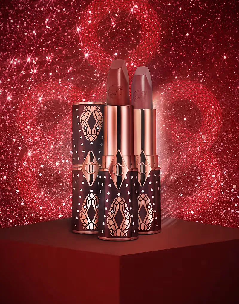 Помада Lunar New Year Matte Revolution - Kiss of Fortune Charlotte Tilbury — фото 4