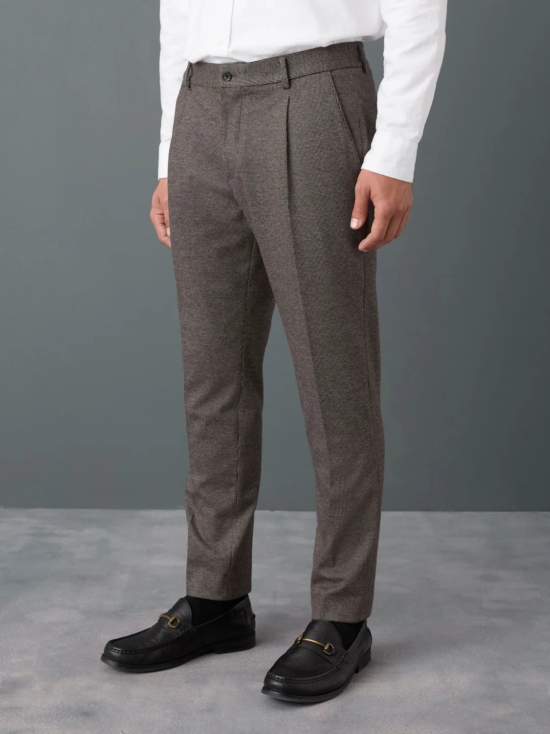 Брюки slim fit с эластичной спинкой Next, коричневый