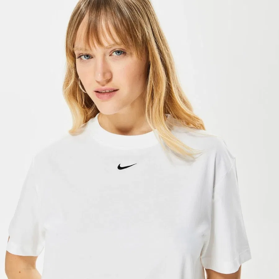 Футболка с коротким рукавом с вышивкой Nike Sportswear Essential, M, Белый