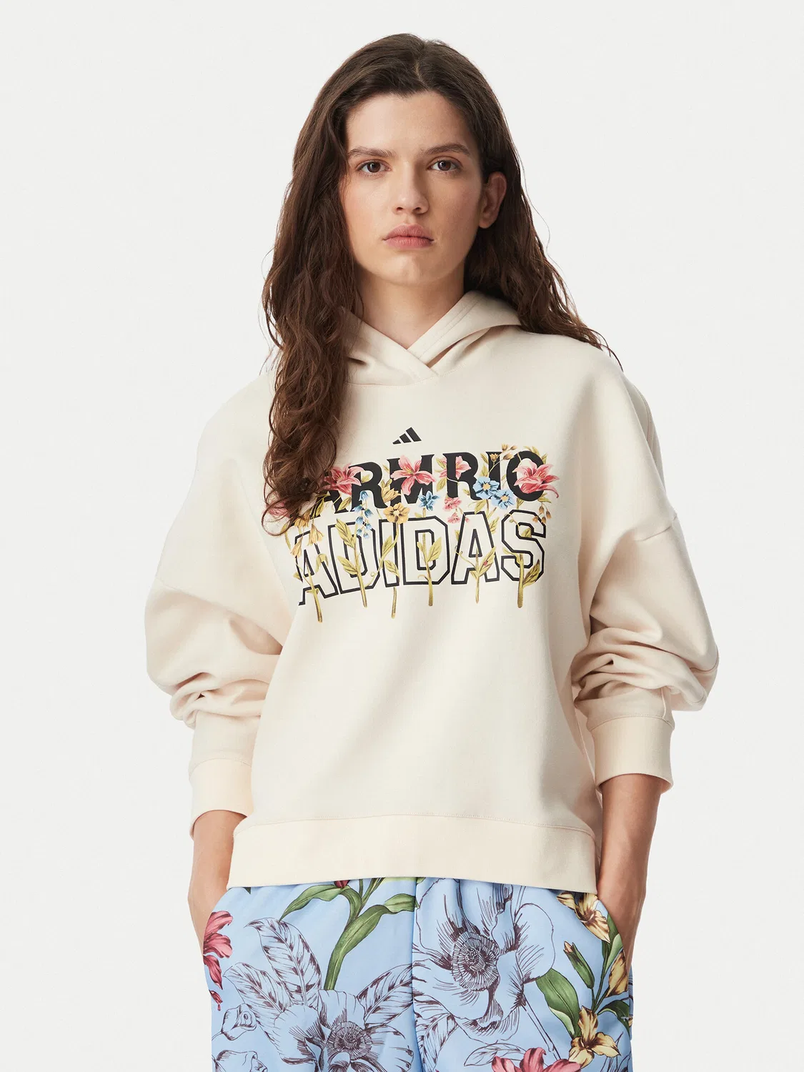 Женская толстовка стандартного кроя Farm Rio Hoodie Adidas, кремовый