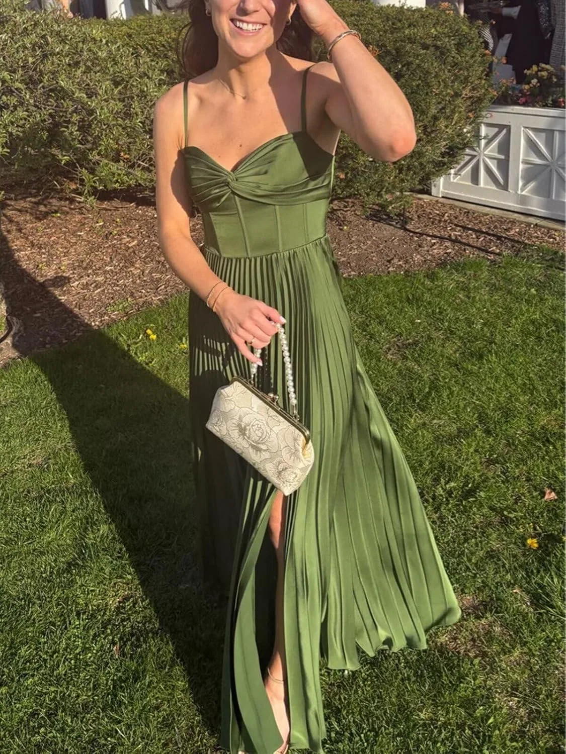 Женское атласное платье с V-образным вырезом и разрезом, Olive Green — фото 3