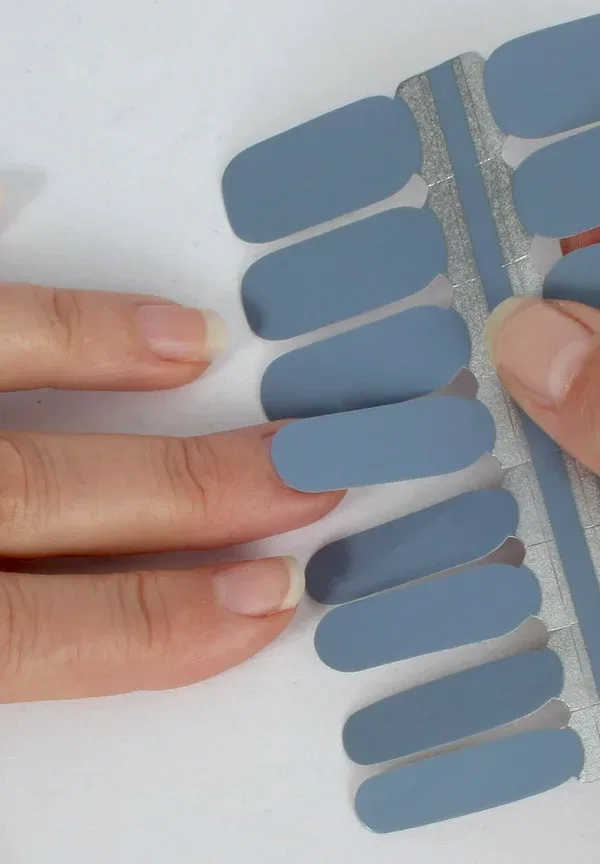 Наклейки для ногтей, веганские, Laued nagelfolien solid blue, Vargu, Modern Sky 12 г — фото 4
