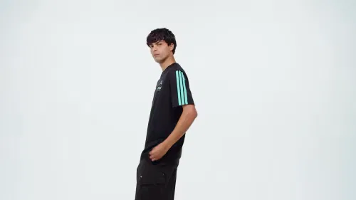 Мужская футболка с принтом MERCEDES - AMG PETRONAS FORMULA 1 TEAM DNA TEE Adidas Performance, черный/semi mint rush — фото 2