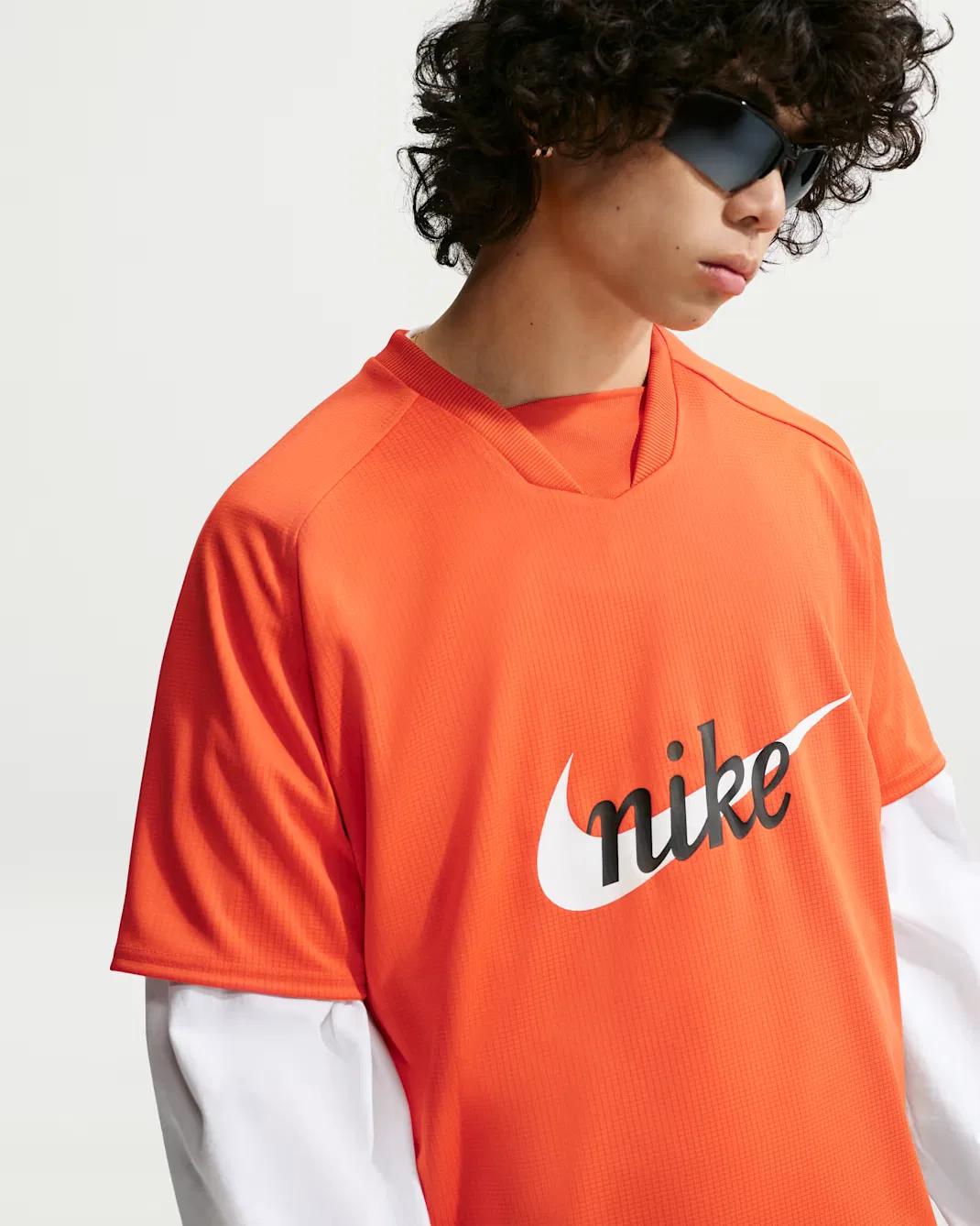 Мужская футболка Nike Club, Safety Orange/Black/White — фото 3
