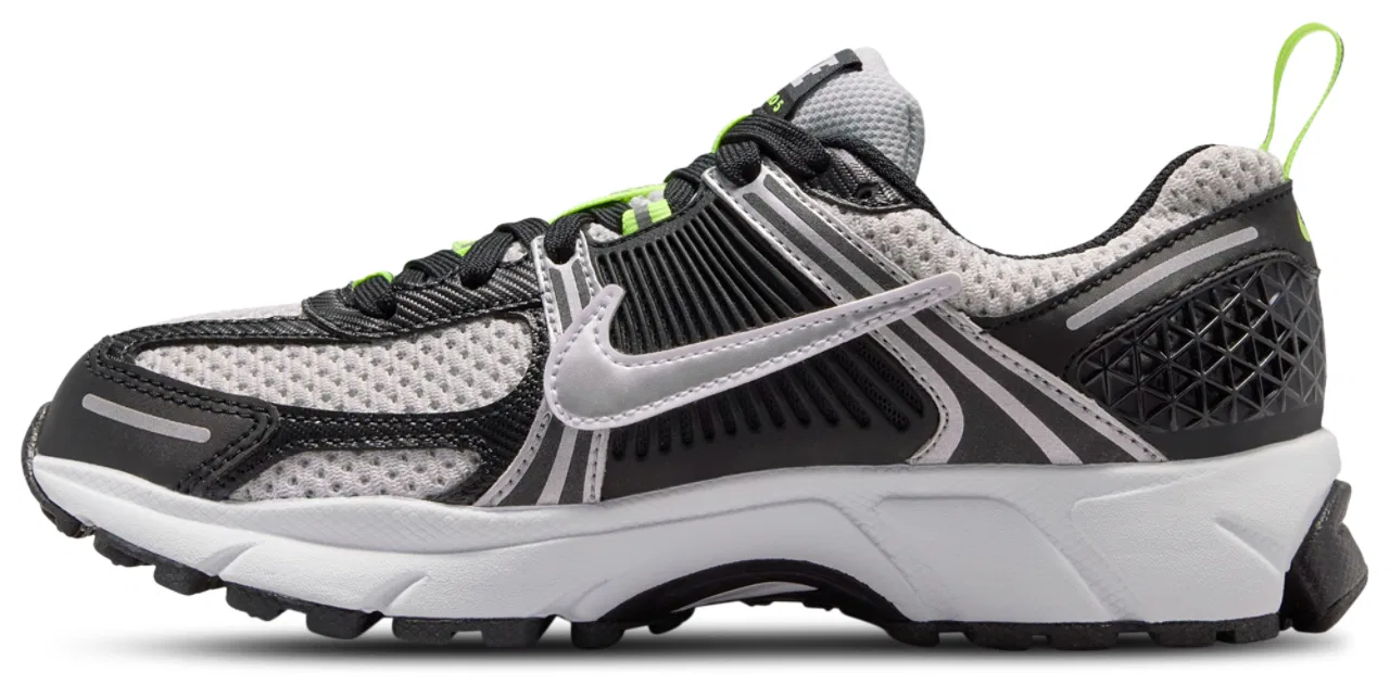 Кроссовки для мальчиков Vomero 5 Nike, цвет Black/Metallic Silver/Photon Dust — фото 2