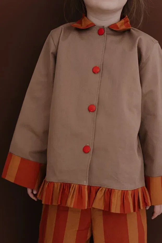 Детская куртка для девочек в полоску The frill trench Ilo And Friends, Beige-Orange-Red — фото 2