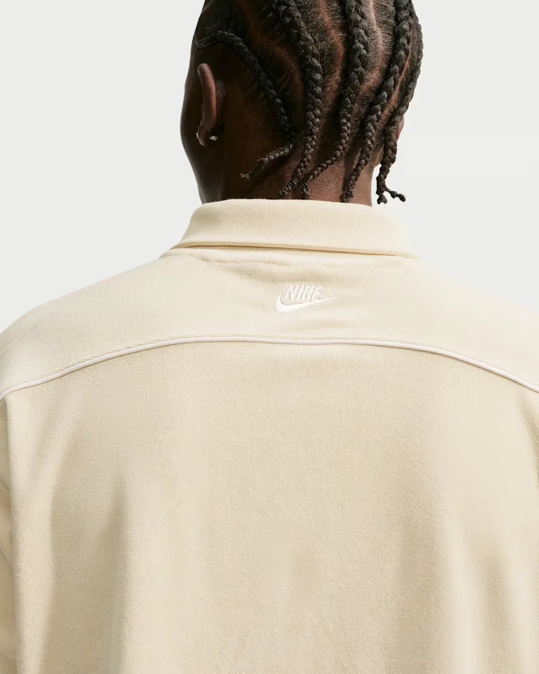 Мужская рубашка поло из французского махрового трикотажа Nike Sportswear Club, Light Khaki/Phantom/Tough Red/Phantom — фото 2
