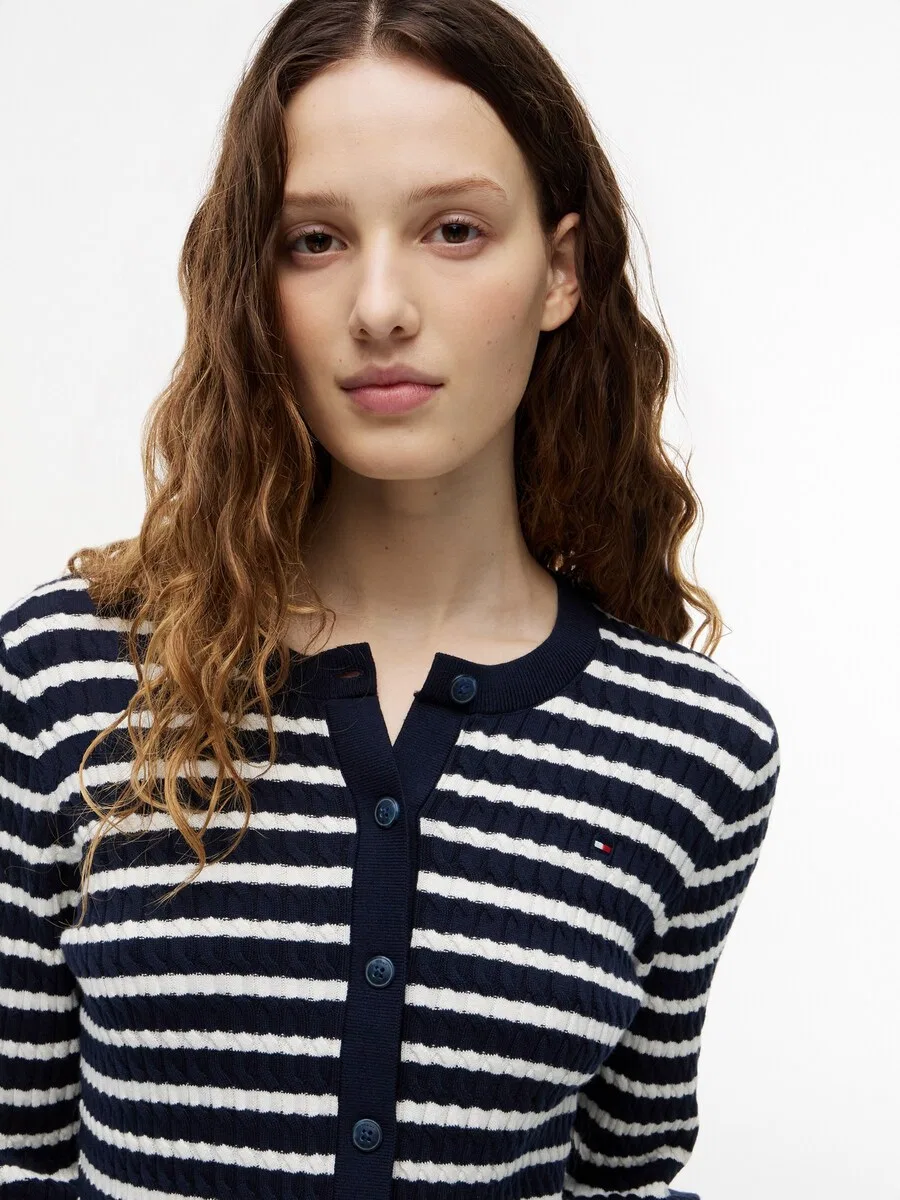 Вязаный кардиган TOMMY HILFIGER "Mini Cable" темно-синего цвета — фото 2