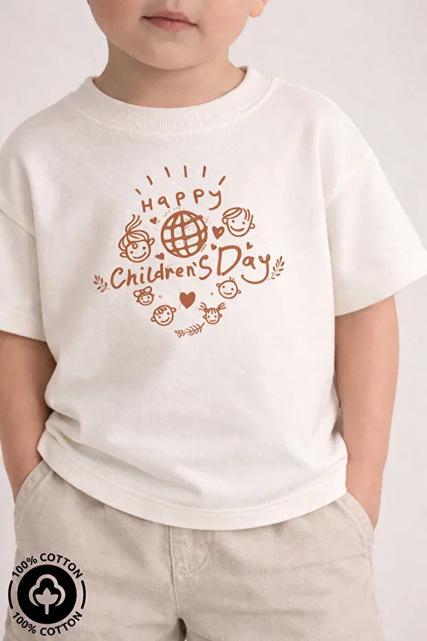 Детская футболка оверсайз с принтом Unisex crew neck april 23 Miniel, Ecru — фото 2