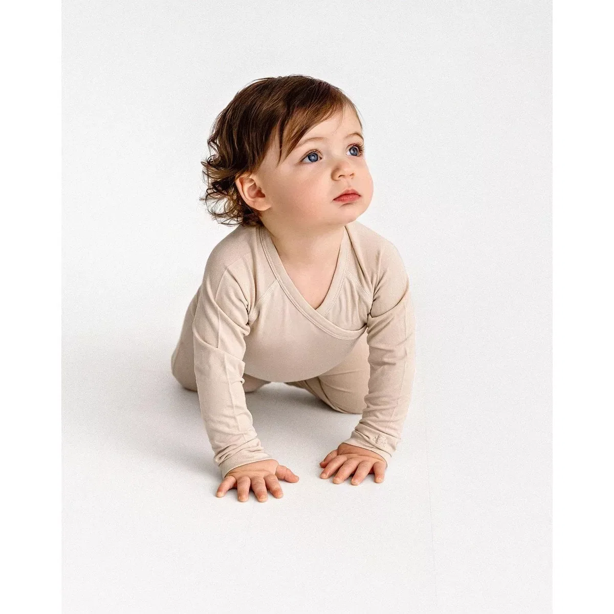 Детский боди-комбинезон с длинным рукавом MiniMoi ONLINE UNIQUE RTW MISSY, Latte — фото 2
