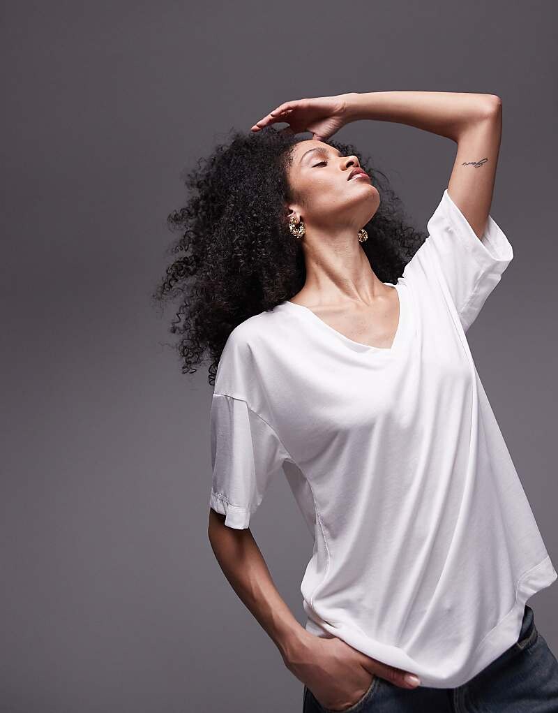 

Topshop – Premium – Белая футболка с V-образным вырезом очень свободного кроя