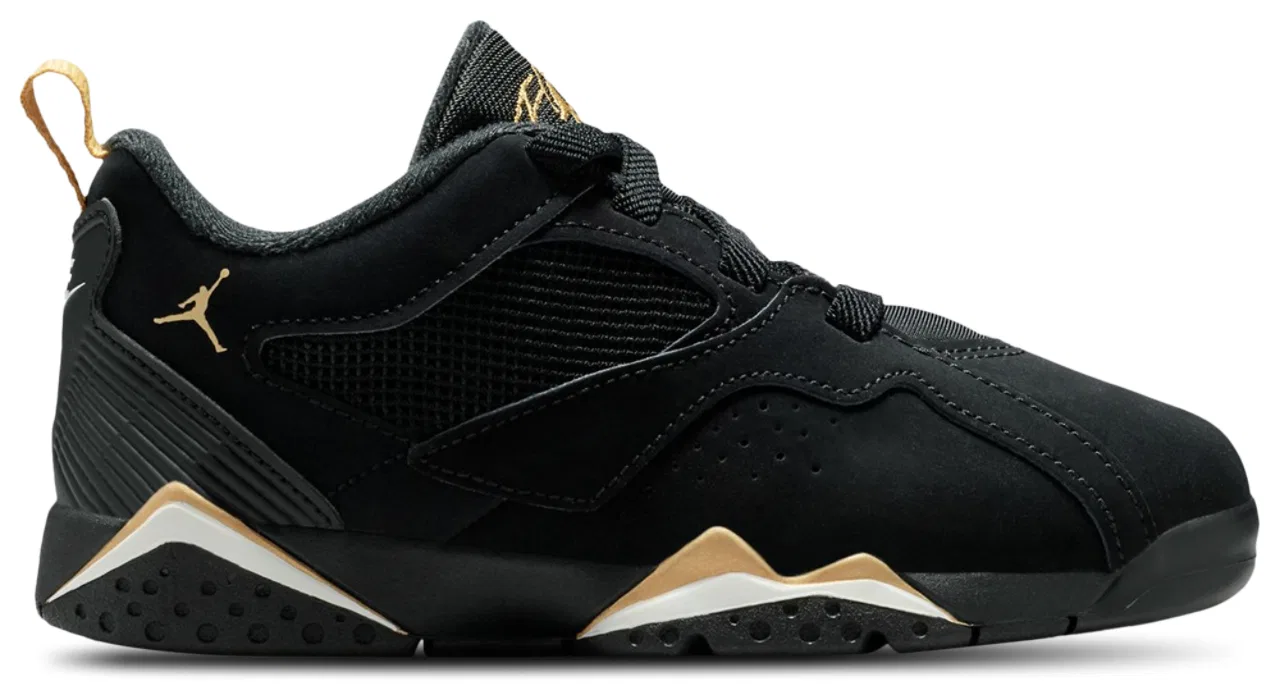 Баскетбольные кроссовки для мальчиков Jordan AJ 7 RM, цвет Black/Metallic Gold/Sail