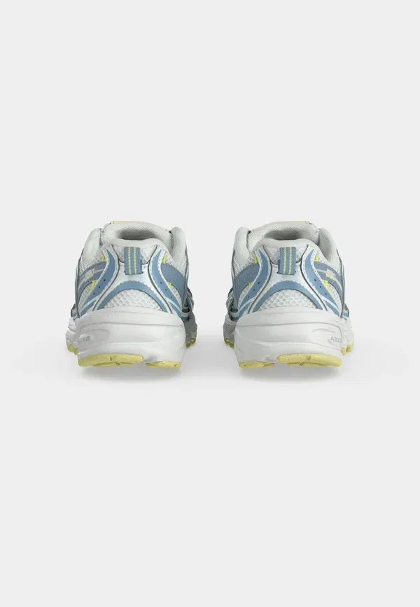 Кроссовки дышащие 530 New Balance Light Arctic Grey/White, белый/серый — фото 4