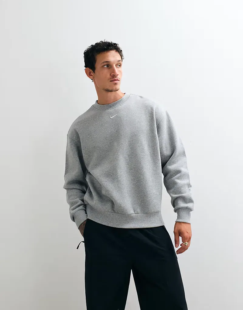 Толстовка Nike Solo из флиса оверсайз серого с центральным логотипом Swoosh