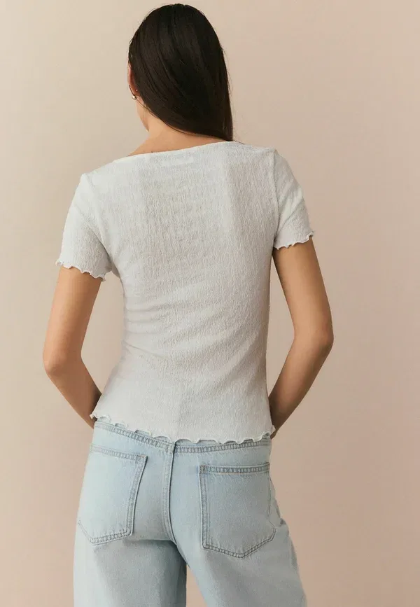 Блузка с v-образным вырезом, Short sleeve v-neck textured, Next, белый — фото 2