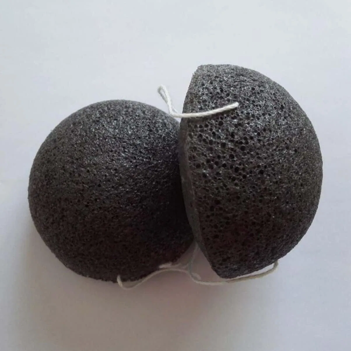 Губка для лица Konjac, набор из 18 шт, FOMIYES, с активированным углем, 7x7x3.8 см — фото 2