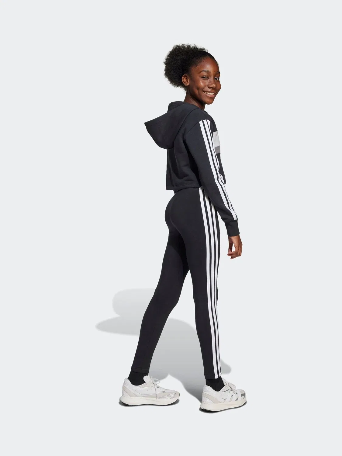 Спортивный костюм Essentials Tiberio 3-Stripes Crop adidas, черный — фото 2