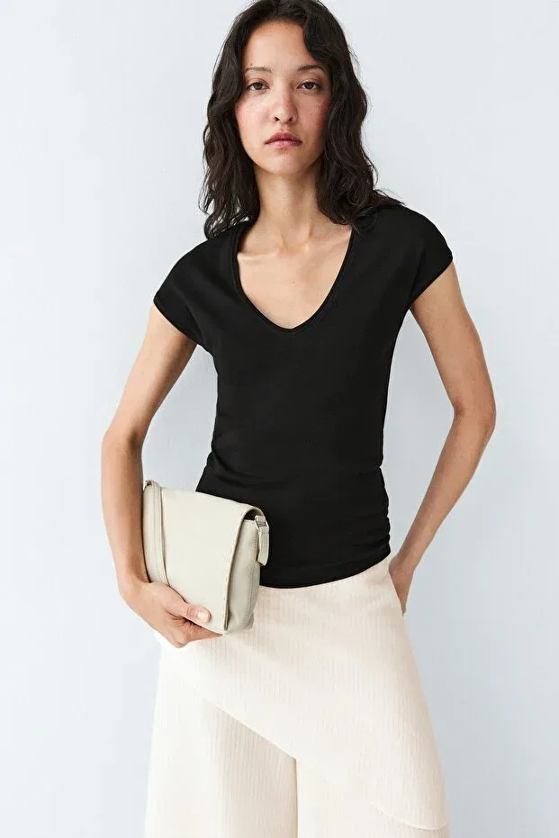 Женская футболка с V-образным вырезом Massimo Dutti, Black — фото 4