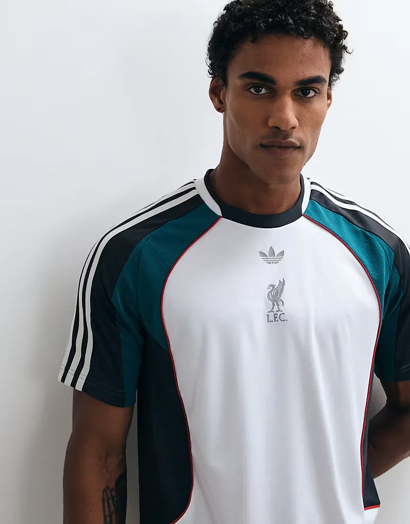 Футболка Adidas Originals "Ливерпуль" в бело-зеленом цвете