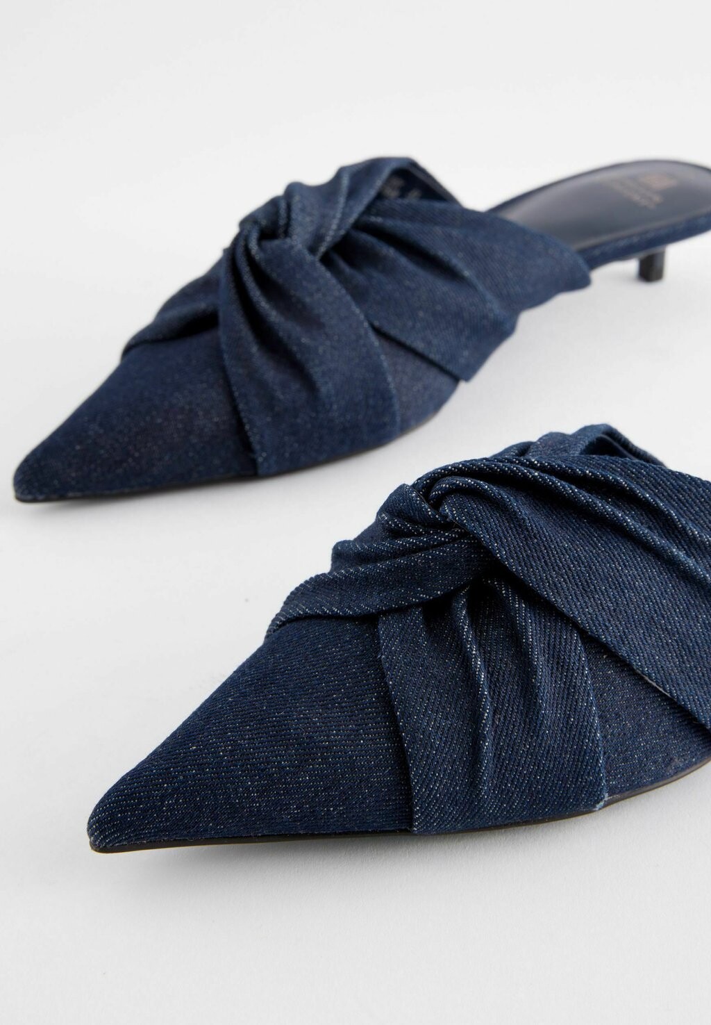 

Сандалии на плоской подошве FOREVER COMFORT POINT TOE KNOT- REGULAR FIT Next, синий