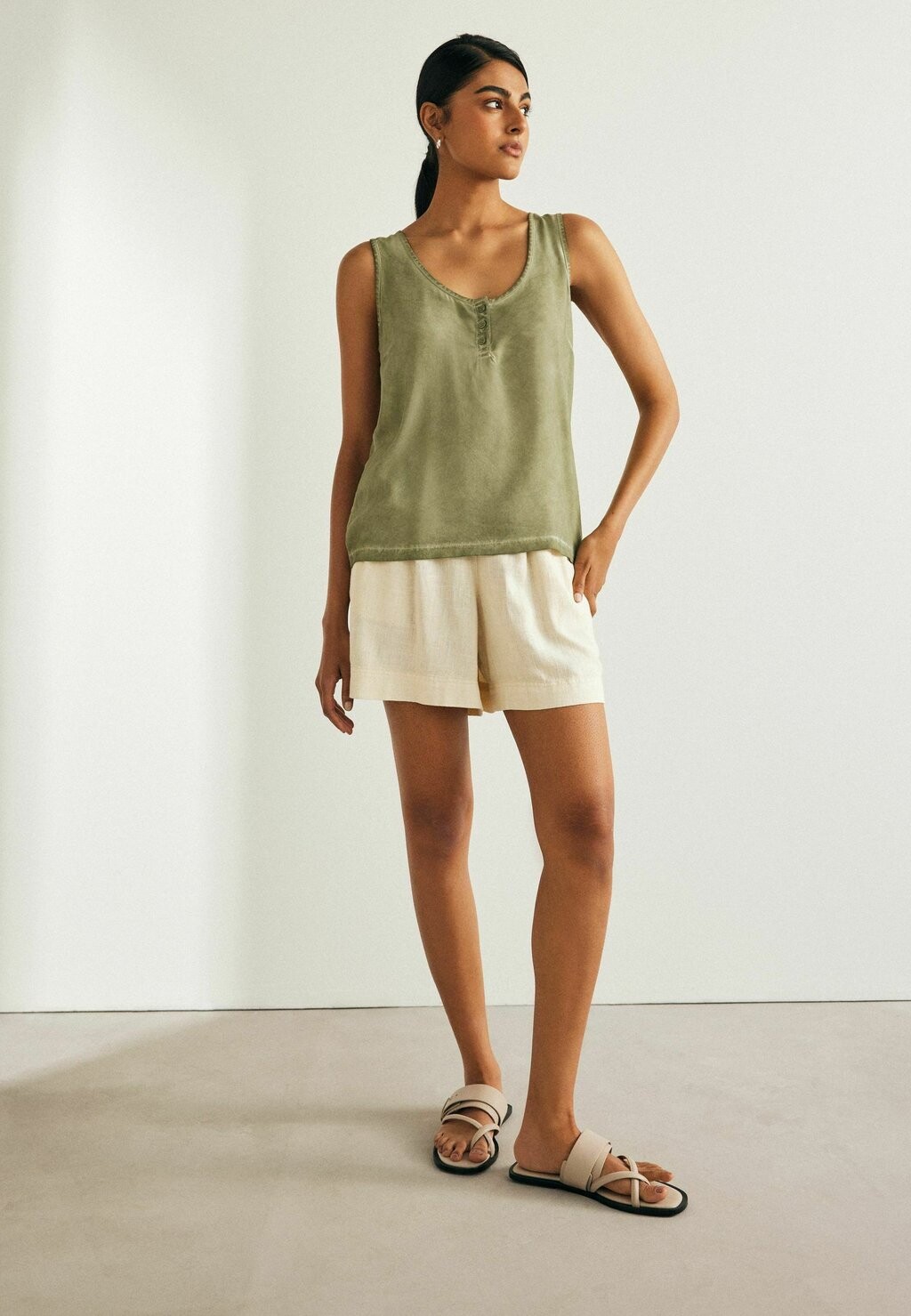 

Топ FRONT DETAIL REGULAR FIT Next, зеленый