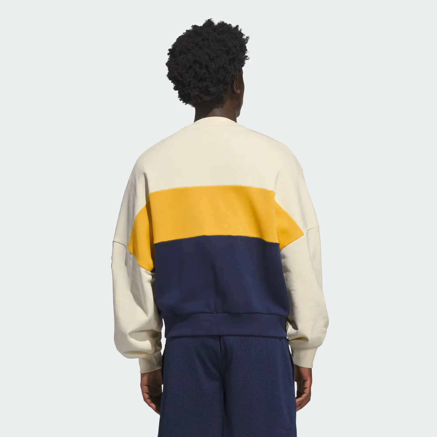 Свитшот оверсайз Originals Crewneck Adidas Originals, кремово-белый — фото 4
