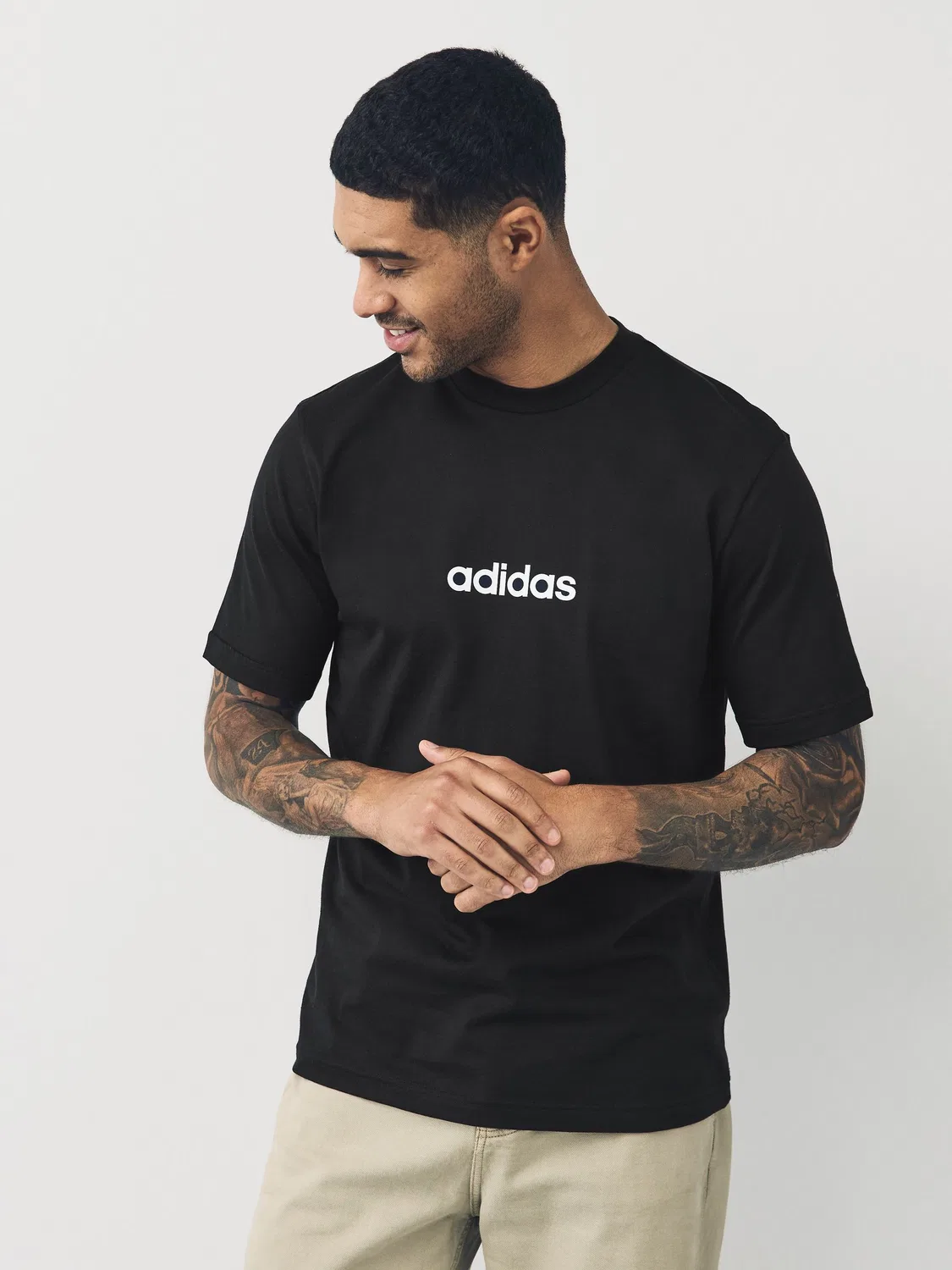 Футболка с опущенными плечами Essentials Linear adidas, черный