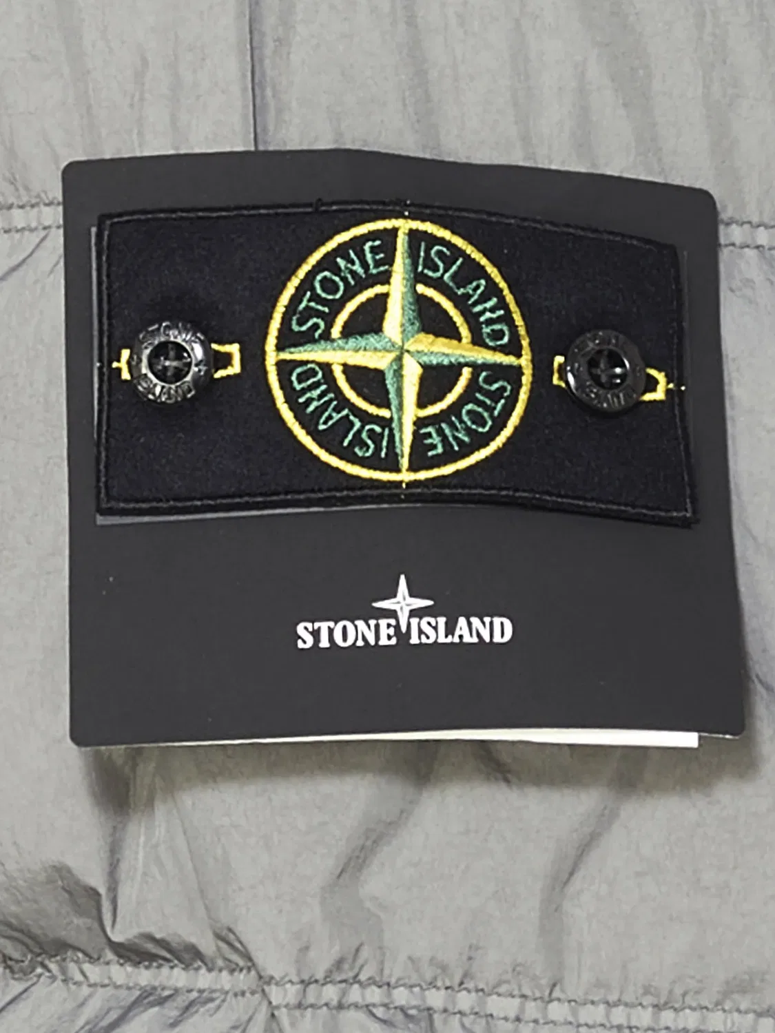 Куртка-пуховик с компасом Stone Island, серый — фото 2